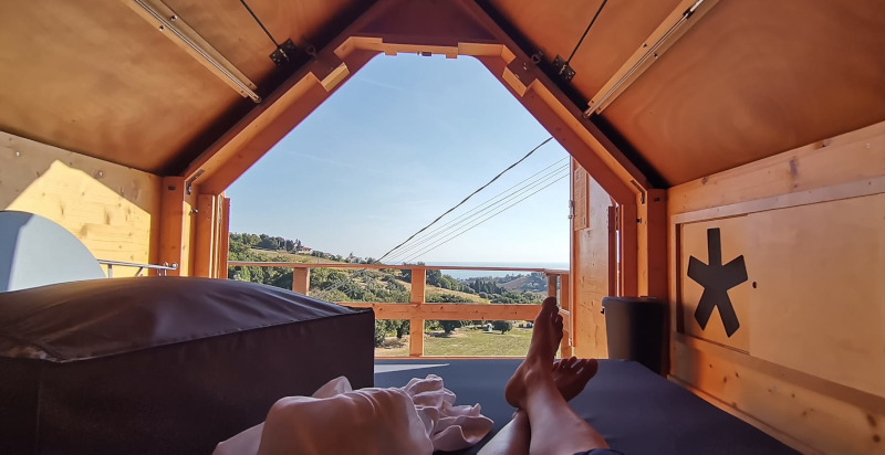 Dormire in una starbox sotto le stelle nelle Marche