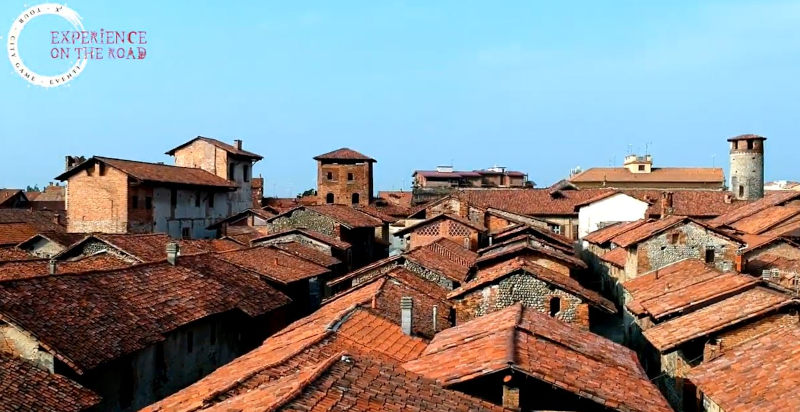 Escape on the road tra le vie di Candelo vicino a Biella