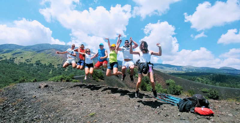 Vista sulle Gole Alcantara con formazioni rocciose di origine vulcanica