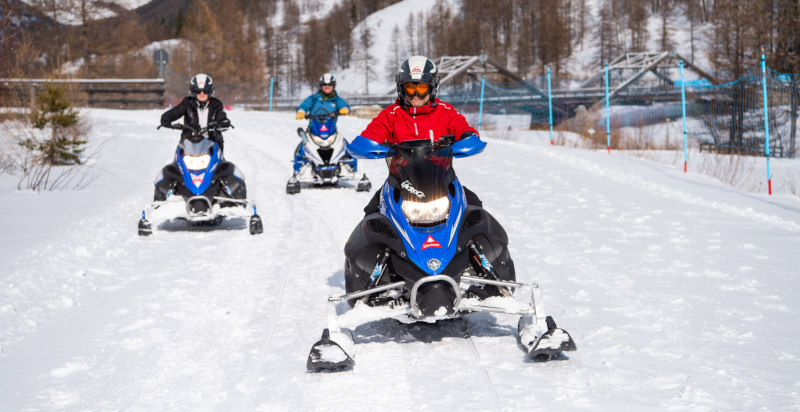 Motoslitte ecologiche Yamaha 500cc lungo i sentieri innevati