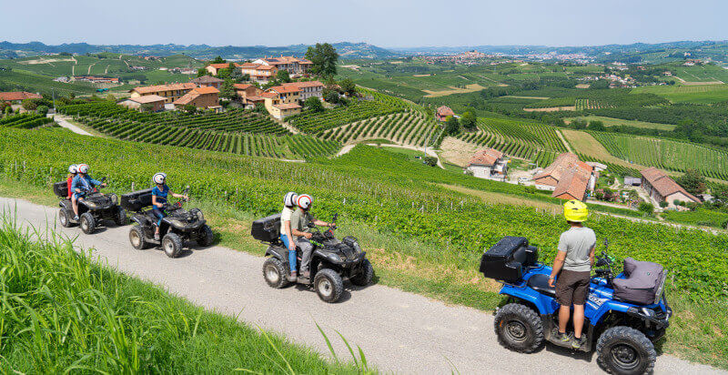 escursione in quad nelle Langhe Cuneo vista natura e paesi