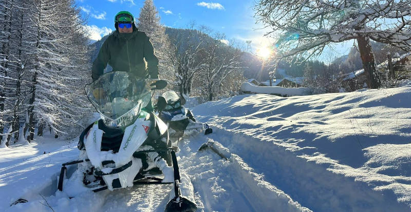 escursione in motoslitta a San Sicario nel comprensorio sciistico Vialattea