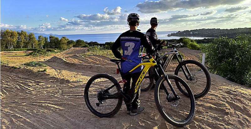 Vista panoramica su Punta Giglio durante un'escursione ad Alghero