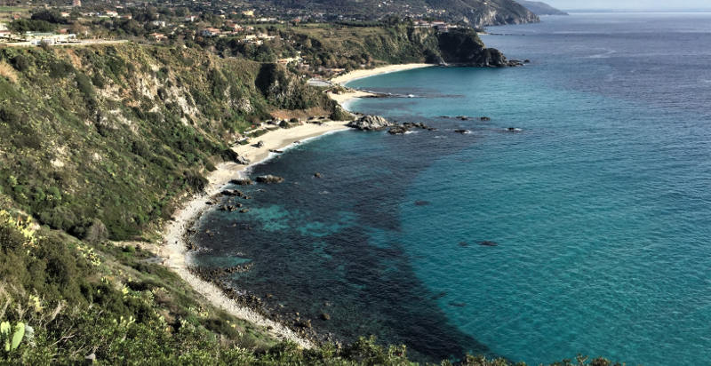 Vista panoramica sulla costa di Capo Vaticano durante un tour in quad