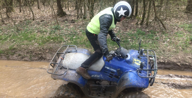 Escursione in quad nella natura della Lombardia, provincia di Varese