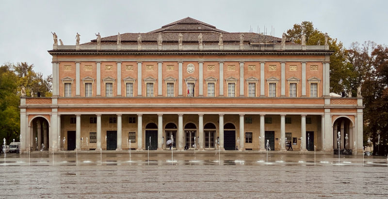 Esperienza di avventura urbana con misteri e indagini nel centro di Reggio Emilia