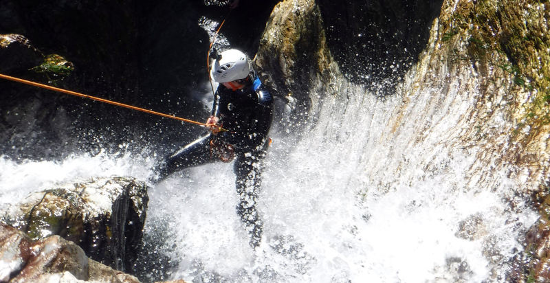 Canyoning a Taormina, tuffi in acque cristalline e discese adrenaliche