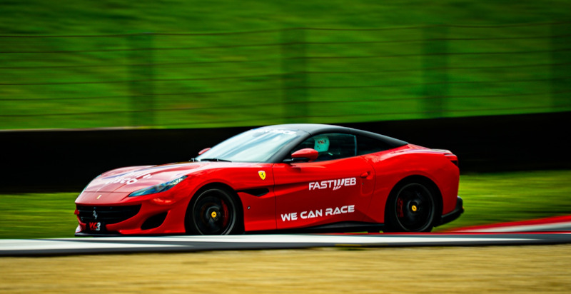 Regalo esperienza Ferrari Pergusa per appassionati di supercar