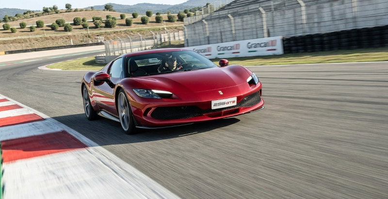 Esperienza di guida Ferrari 296 GTB in circuito