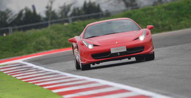 Esperienza di guida in pista su Ferrari 458 Italia a Cremona