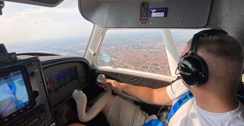 Esperienza di volo a Dovera: vista dalla cabina di pilotaggio