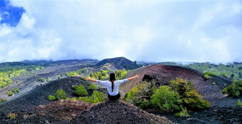 Trekking sull’Etna con vista panoramica sui crateri vulcanici
