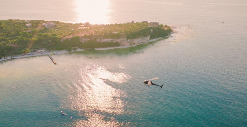 Esperienza privata in elicottero sul Lago di Garda per gruppi