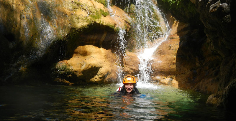 Avventura di Canyoning a Imperia: Una Giornata Adrenalinica tra Gole e Cascate