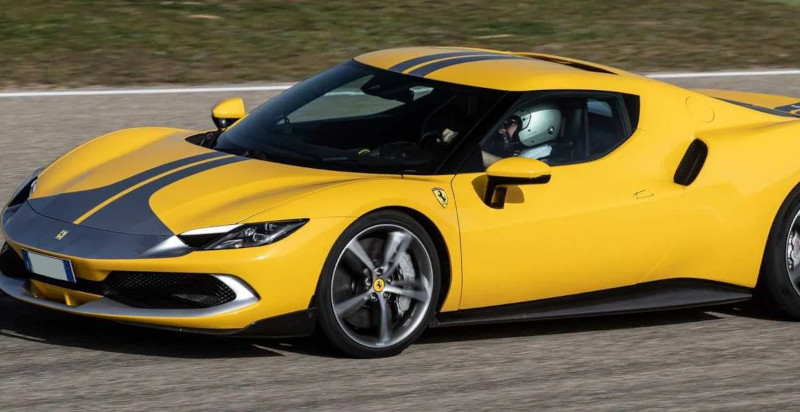 Ferrari Portofino cabriolet, esperienza di guida esclusiva