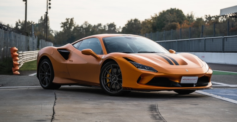 Guidare una Ferrari in pista sul circuito di Monza