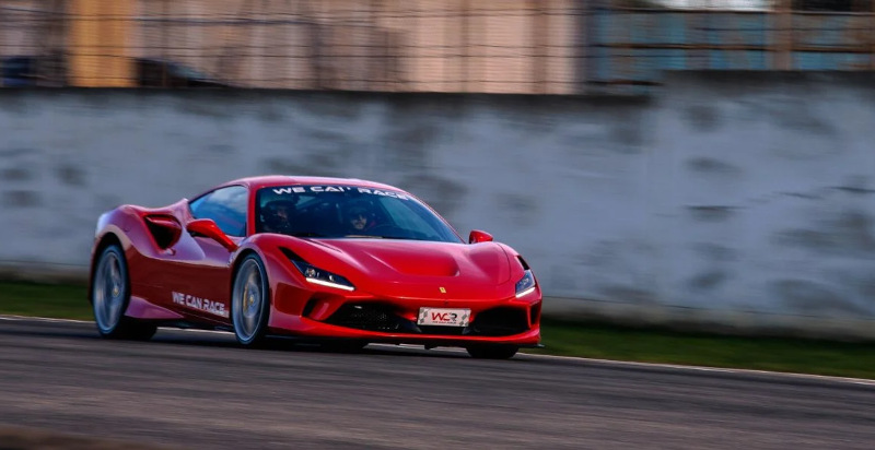 Ferrari F8 Tributo V8 biturbo protagonista di una guida emozionante sul circuito siciliano