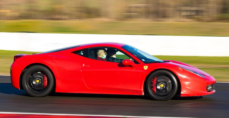 Ferrari in pista a Pavia
