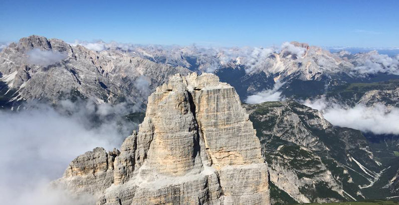 Vista mozzafiato dalla Ferrata delle Aquile tra Valle dell'Adige e Lago di Garda