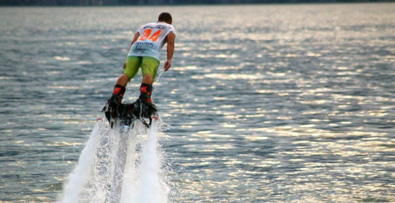 Flyboard Lago di Garda: Vola a 3 metri di altezza sull'acqua