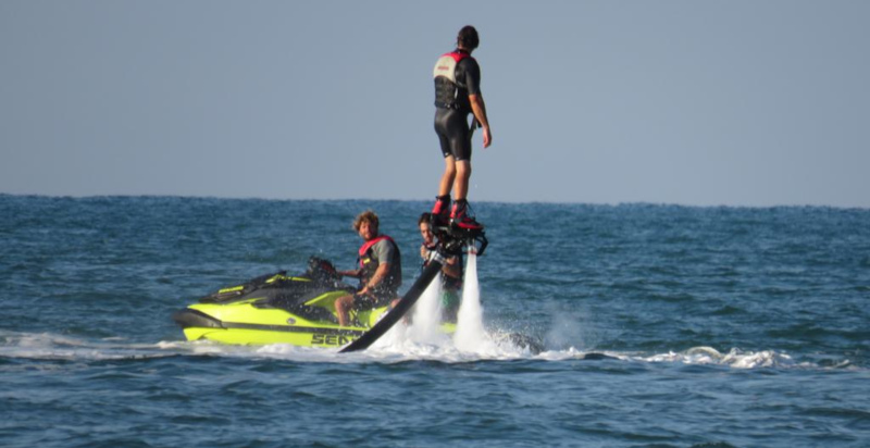 Regala un'esperienza unica: flyboard in Puglia