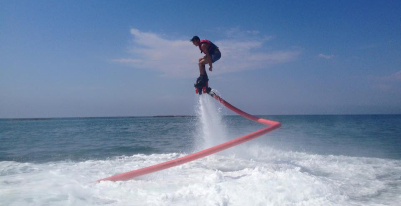 Flyboard in Calabria: Esperienza di volo sull'acqua