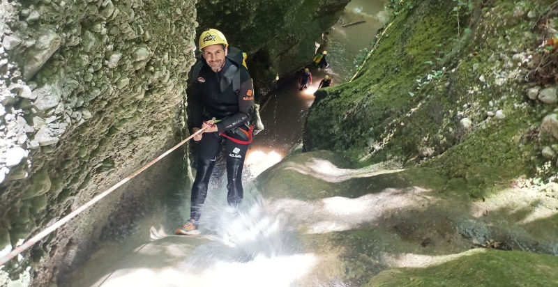 Esplorazione della forra nel Fosso della Mola durante il canyoning nel Lazio