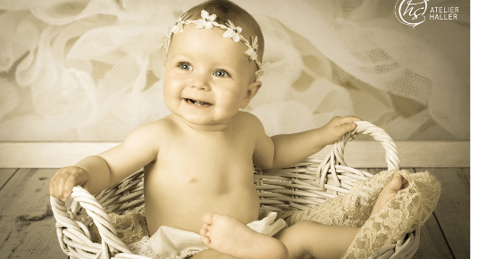 Servizio fotografico per neogenitori in una location scelta a Bolzano