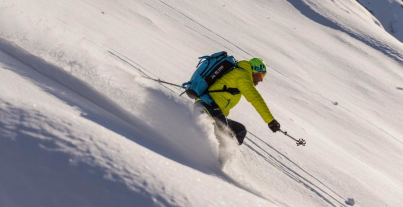 Discesa di freeride su pendii ripidi a Madesimo