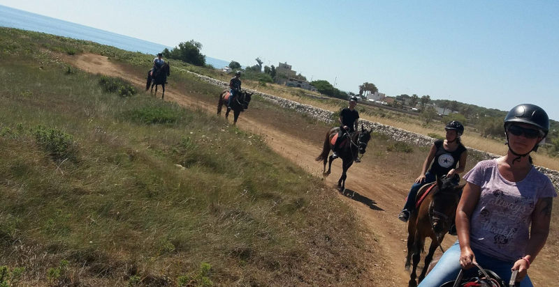 Regalo originale per bambini: passeggiata a cavallo