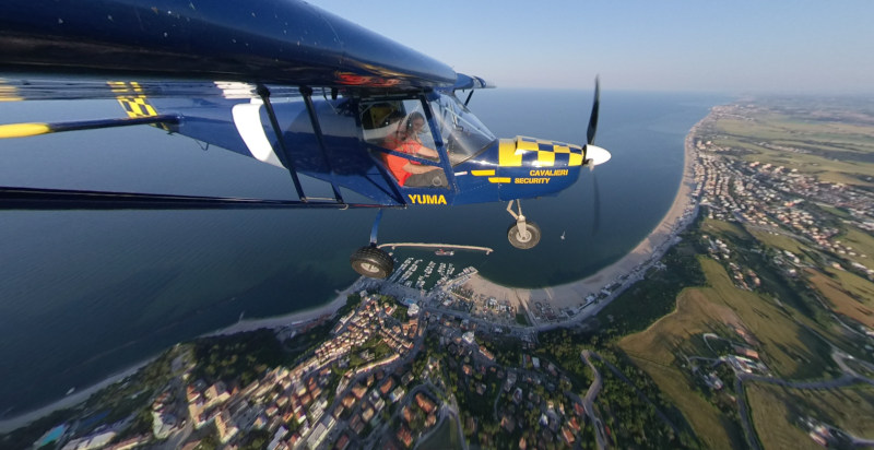 Vista aerea di Recanati e del paesaggio marchigiano durante un volo