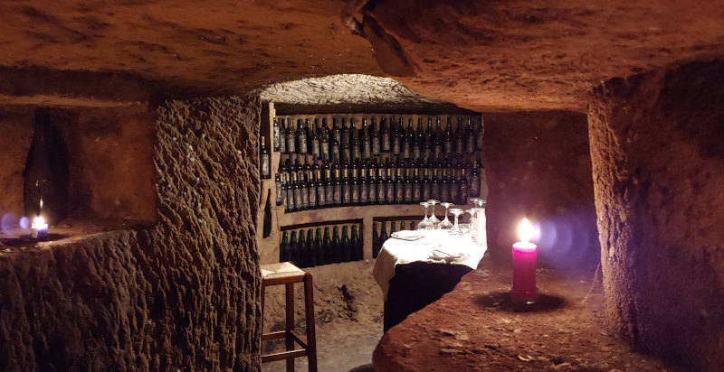 Cicloturismo in e-MTB tra vigne, cantine Infernot e paesaggi unici