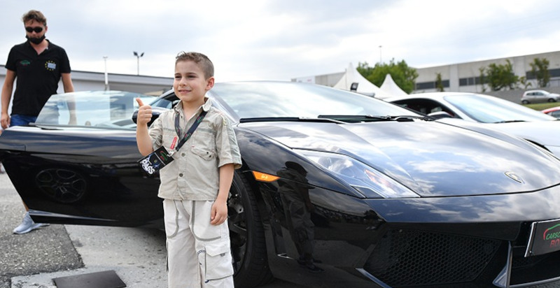 Giro in Lamborghini per bambini su una vera pista da corsa