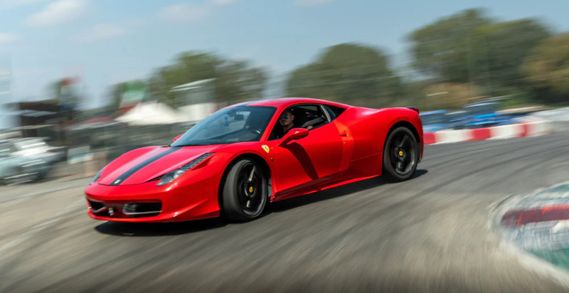 Giro da passeggero su Ferrari 488 GTB nel Circuito Latina