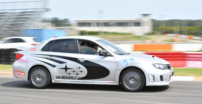 Momento di adrenalina pura durante il giro Subaru per bambini
