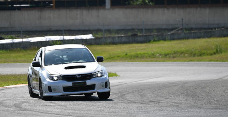 Subaru Impreza WRX STI sulla pista di Busca in Piemonte