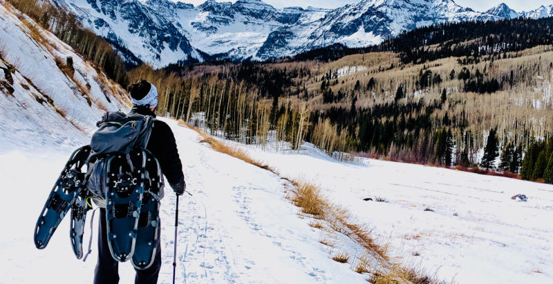 Panorama invernale Parco Cilento con ciaspole