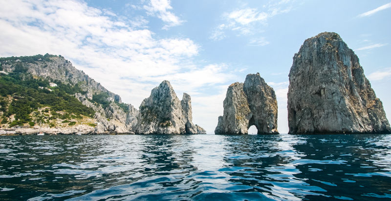 aperitivo romantico in barca con vista Faraglioni