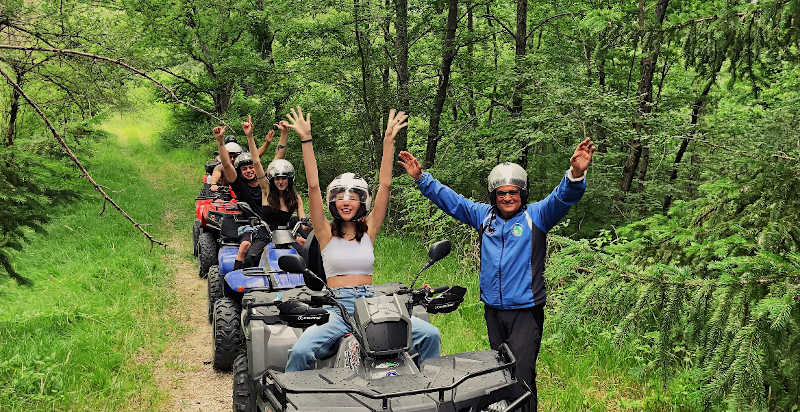 Avventura all'aria aperta in quad a Assisi