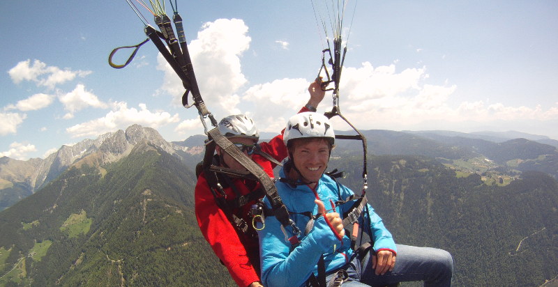 Esperienza di parapendio in tandem: volo sopra Merano