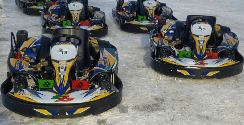Esperienza di go kart su pista ghiacciata