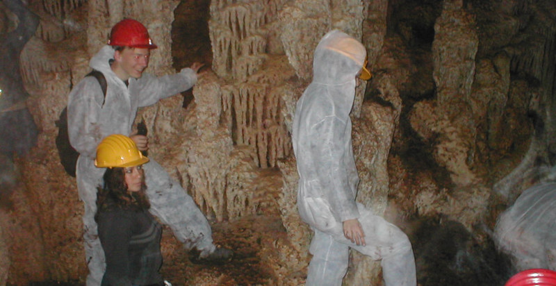 scursione nelle grotte del Gargano con guida esperta
