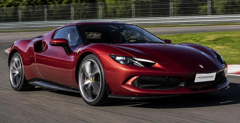 Guida di una Ferrari 296 GTB sul circuito del Mugello