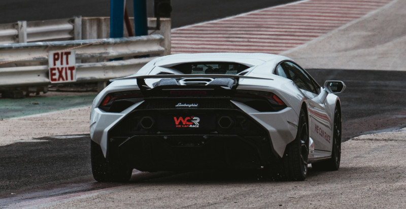Guidare una Lamborghini Huracán Tecnica in pista a Magione