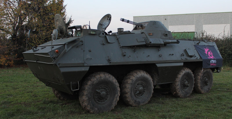 Esperienza di guida di un carro armato con torretta e cannone rotante