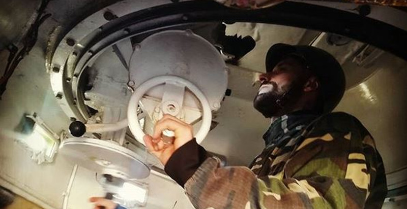 Esperienza unica di guidare un carro armato cingolato