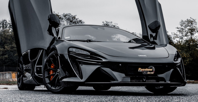 guidare una mclaren in pista varano de melegari