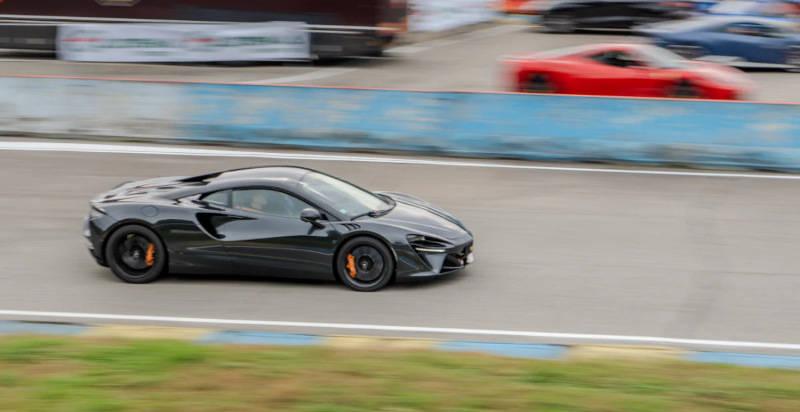 Guidare una McLaren in pista Pomposa