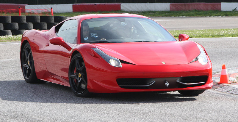 Guida Ferrari a Pavia