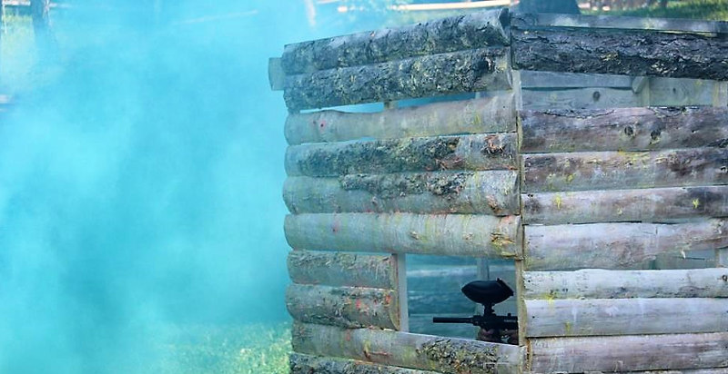 Scenari di gioco emozionanti nel paintball a Caldes